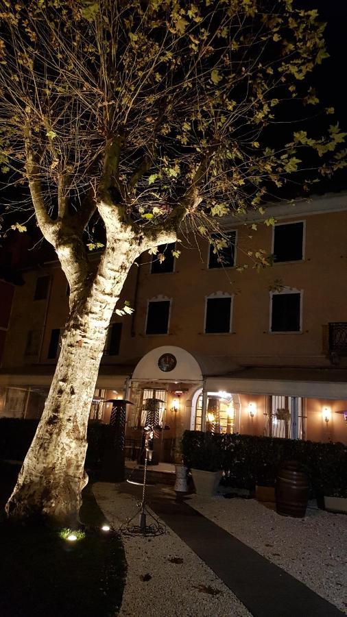 Ristorante Albergo Corona ノーヴィ・リーグレ エクステリア 写真