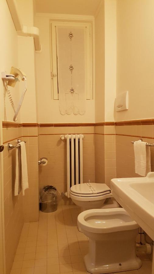 Ristorante Albergo Corona ノーヴィ・リーグレ エクステリア 写真