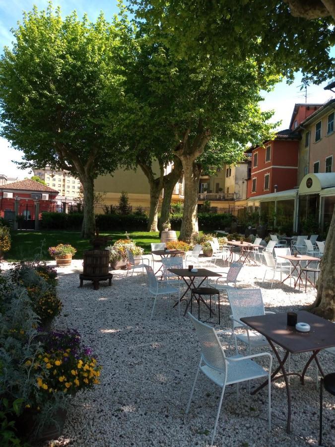 Ristorante Albergo Corona ノーヴィ・リーグレ エクステリア 写真
