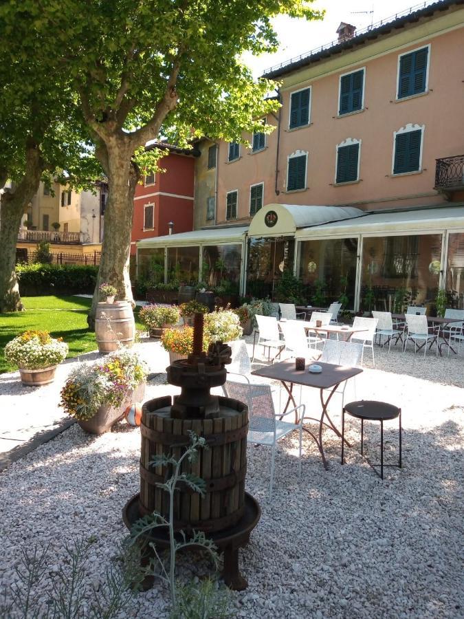 Ristorante Albergo Corona ノーヴィ・リーグレ エクステリア 写真