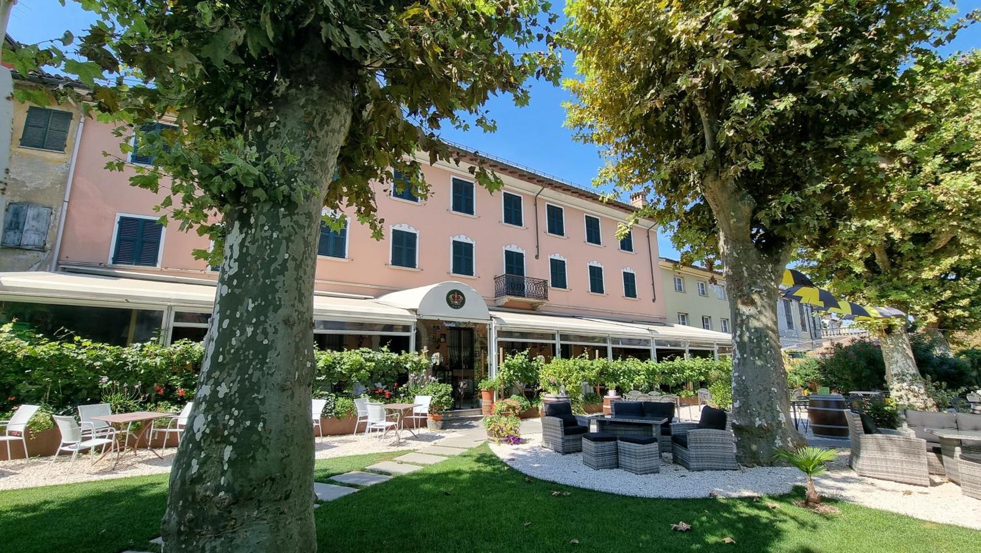 Ristorante Albergo Corona ノーヴィ・リーグレ エクステリア 写真