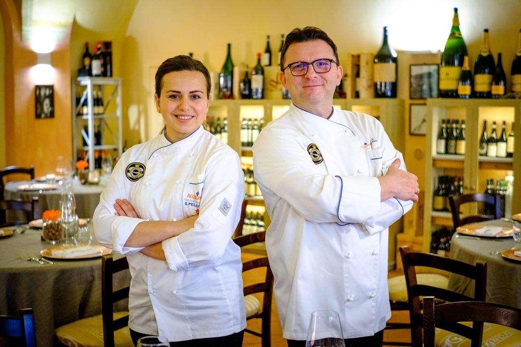 Ristorante Albergo Corona ノーヴィ・リーグレ レストラン 写真
